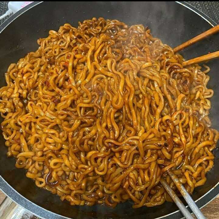 섞으면 맛있다는 짜파게티