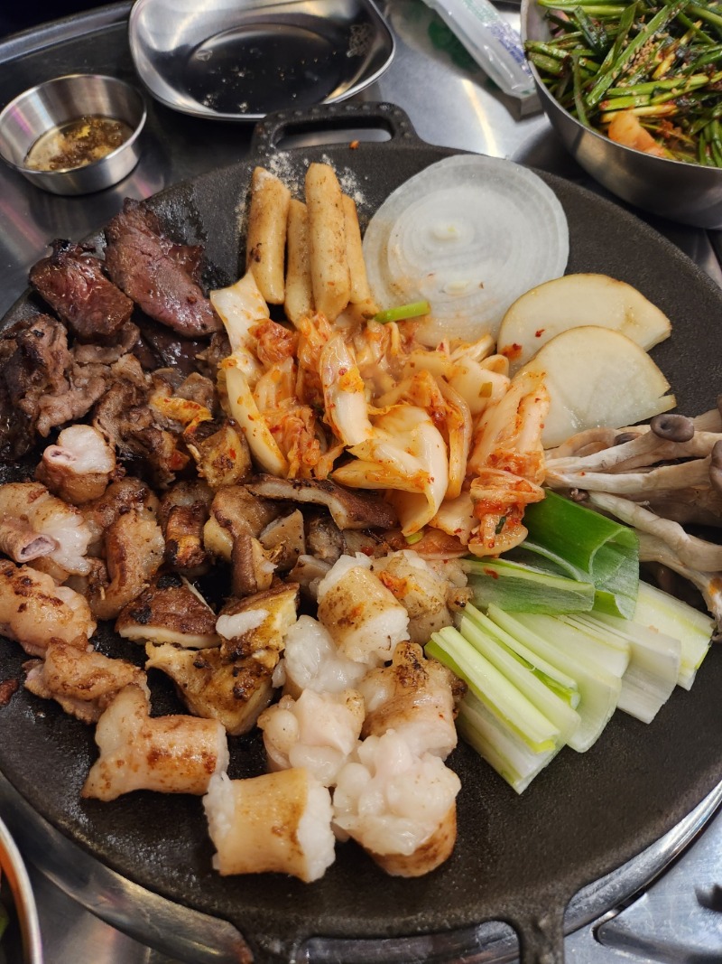 야식먹는게 ... 맛나지가않네 ㅋㅋ