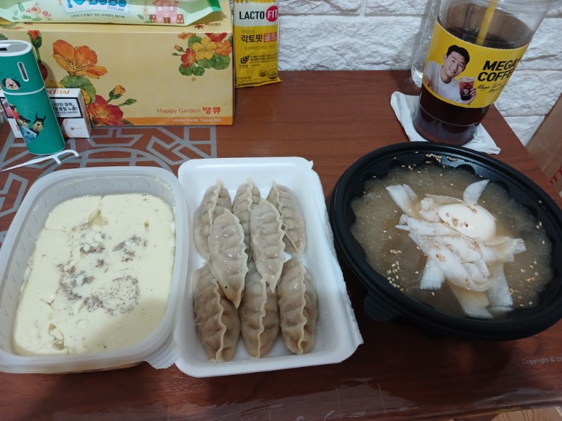 해장엔 냉면ㅋ 요거요거 반주하게생겼네 ㅎ 맛점들하세요^^