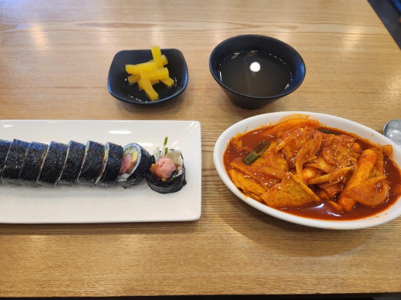 김밥과 떡볶이~~