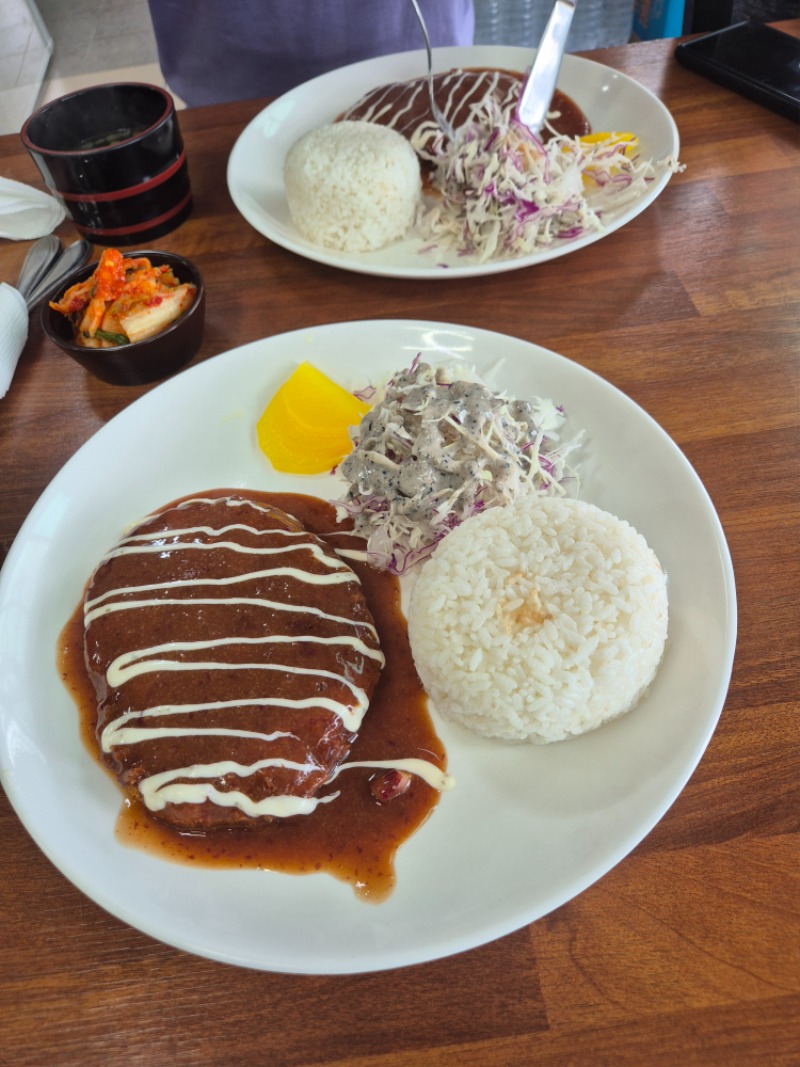 오늘 점심 돈까스 ㅎ 맛점 하세요