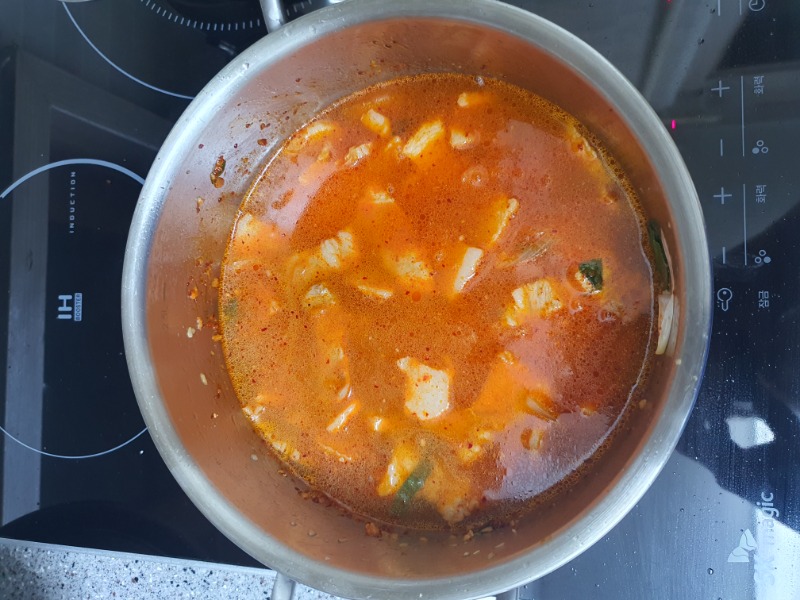 매운 김치로 ~ 아이들도 좋아하는 맛있는 김치찌개 끓이는 방법!!