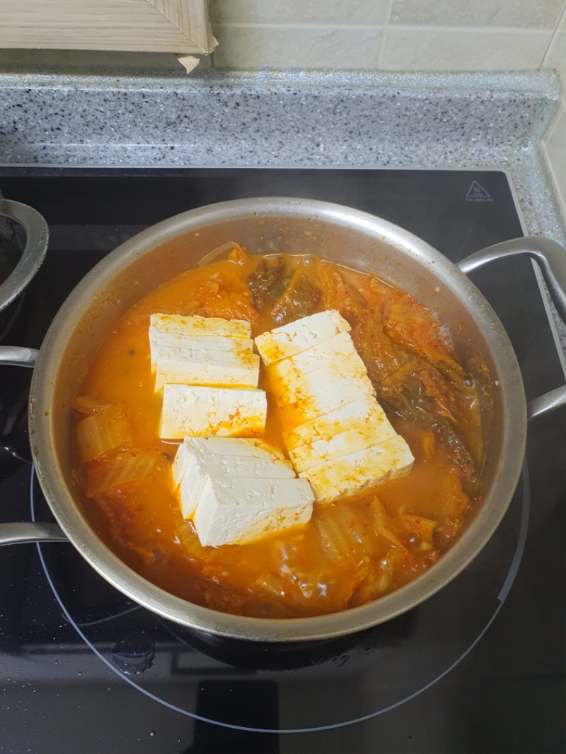 매운 김치로 ~ 아이들도 좋아하는 맛있는 김치찌개 끓이는 방법!!