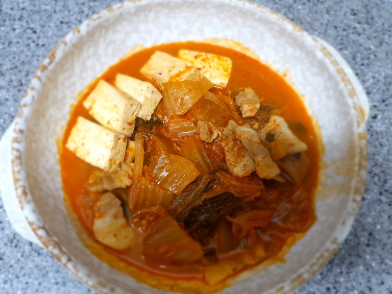 매운 김치로 ~ 아이들도 좋아하는 맛있는 김치찌개 끓이는 방법!!