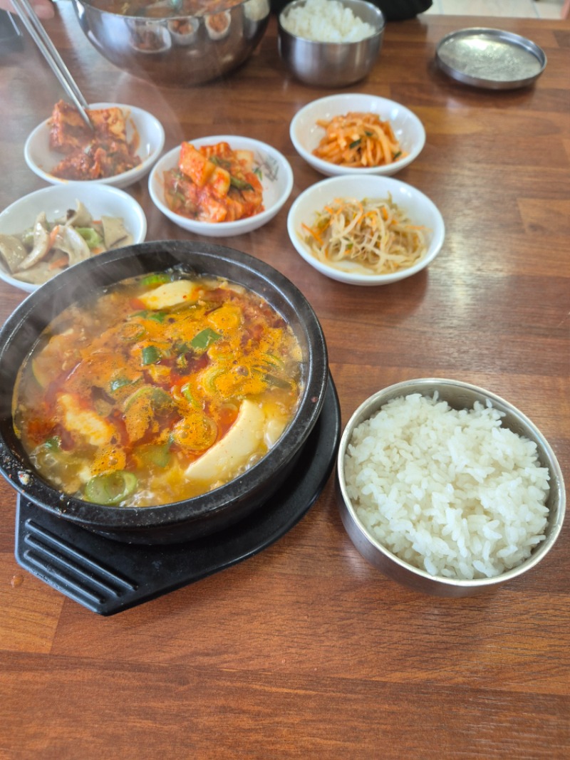 맛점들하세요..  오늘은 순두부찌게 ㅎ