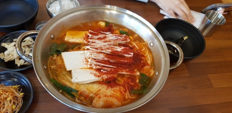 형 누나들 맛점 하세요~