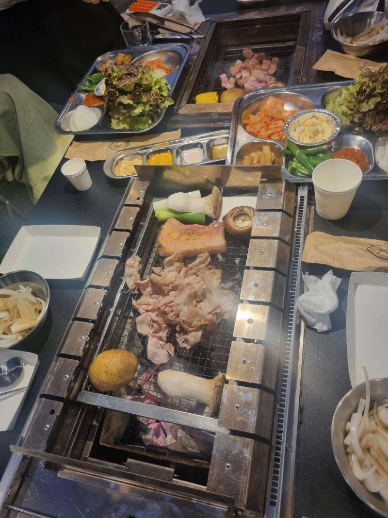 맛저하세요  고기파튀중입니다