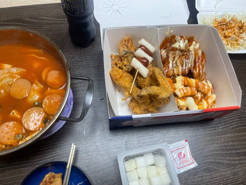 치킨에 부대찌게.?? 다들 식사 챙기세요^^