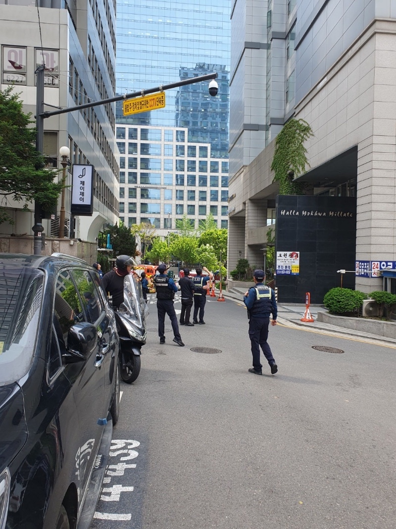 어제 강남 투신 소동 구출 영상