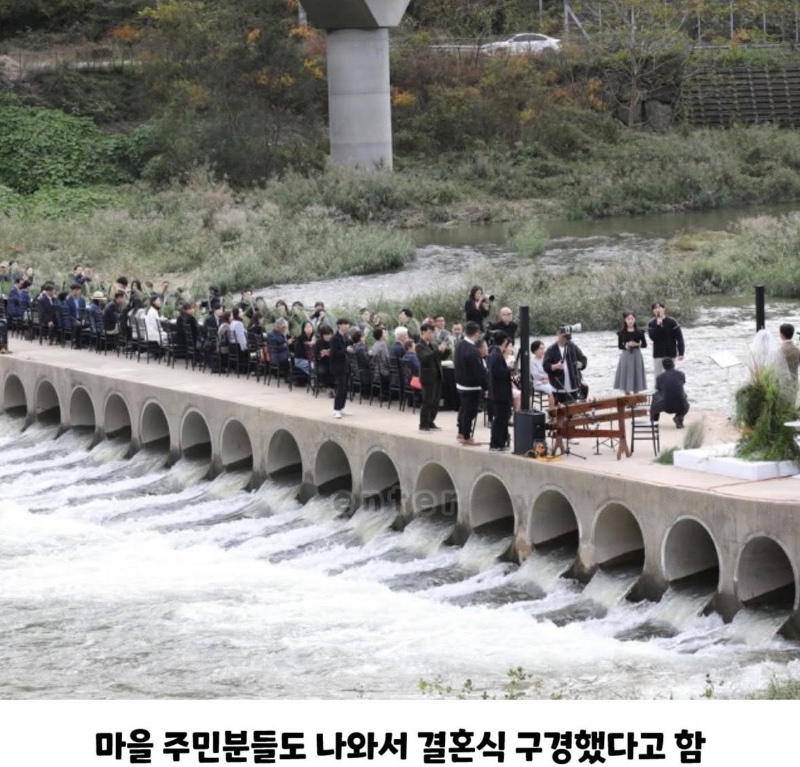 한국에서 제일 큰 예식장 빌린 부부