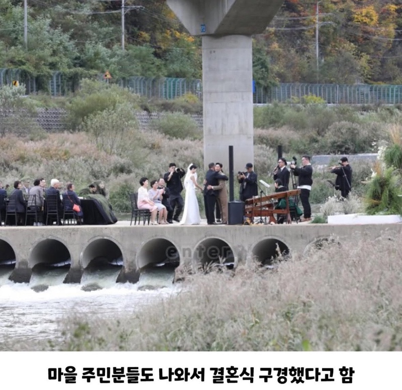 한국에서 제일 큰 예식장 빌린 부부