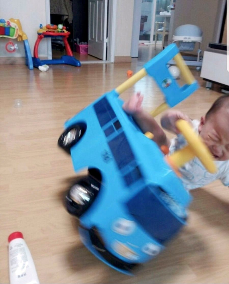 운전미숙으로 버스 사고 낸 어린기사