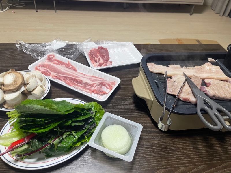 다들 식사는 하셨나요 ? 저는 삼겹살 ㅋ