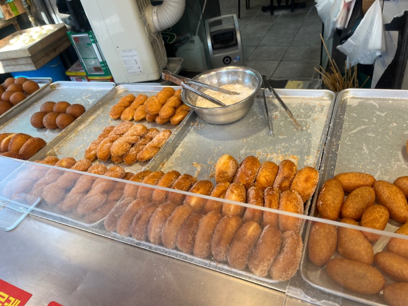 꽈배기랑도나츠사러옴~~