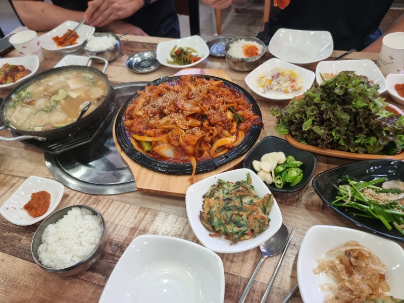 오늘점심은 두루치기 +된찌 ㅋㅋ