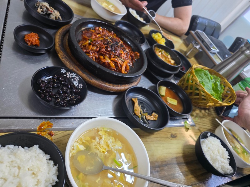 이식당은 김치가 항상없어요 ㅎ
