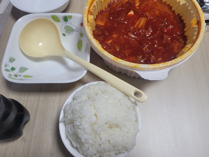 늦은저녁먹습니다~