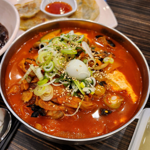 짬지.. 짬뽕지존이..맛있긴한데!!!!! 사자오빠 저메츄가 오늘 보끔밥..!!