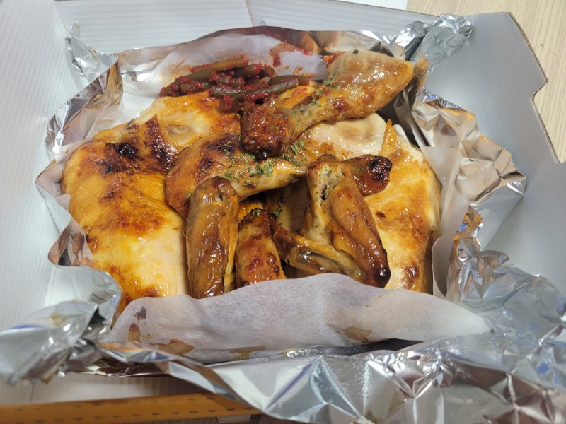 오늘야식은 구도로통닭 마늘쫑닭입니다ㅎㅎ