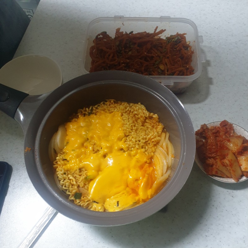 못참고 라면 끓여버림~ㅎㅎ