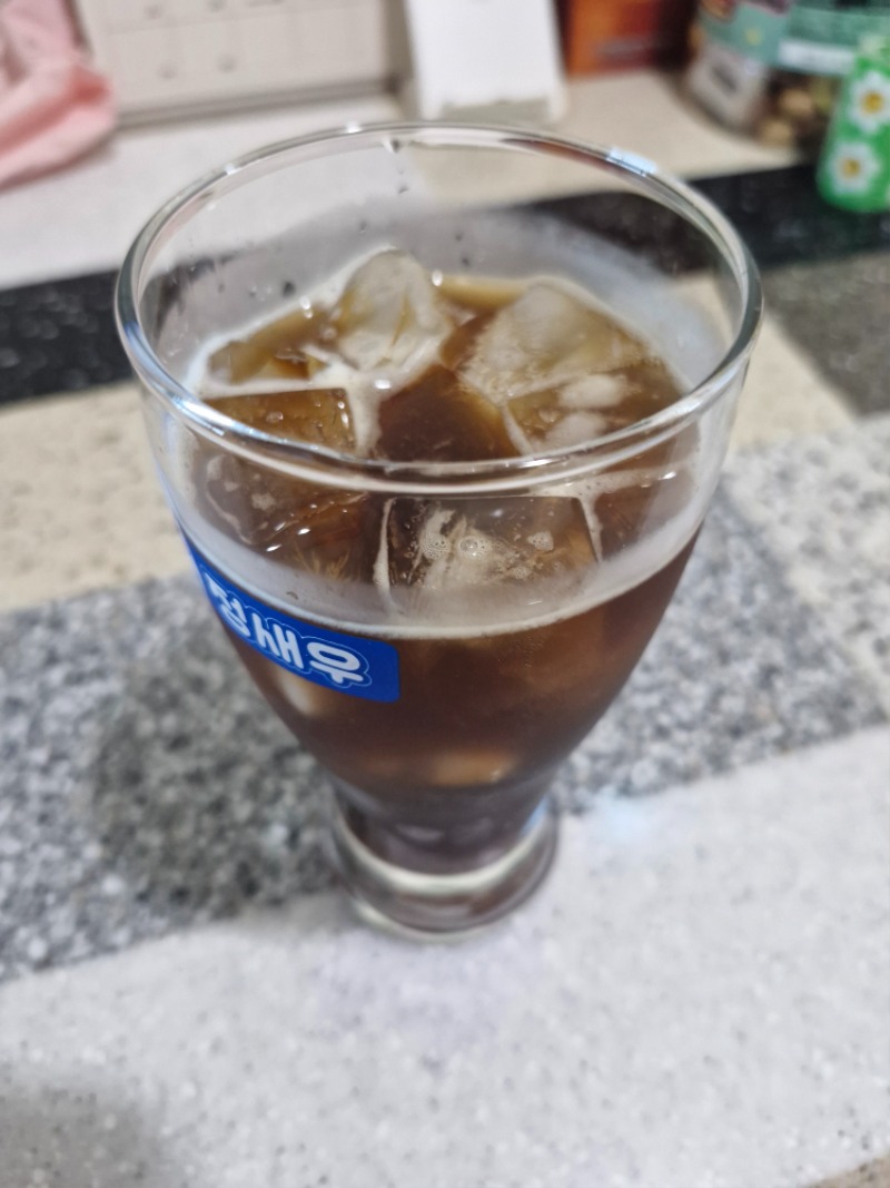 더운데  아아 한잔 하세요 ~