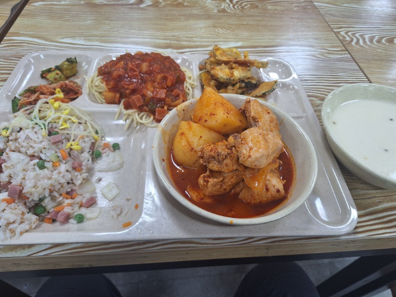 맛점들하세요. 회삿밥 오랜만에 올리네요