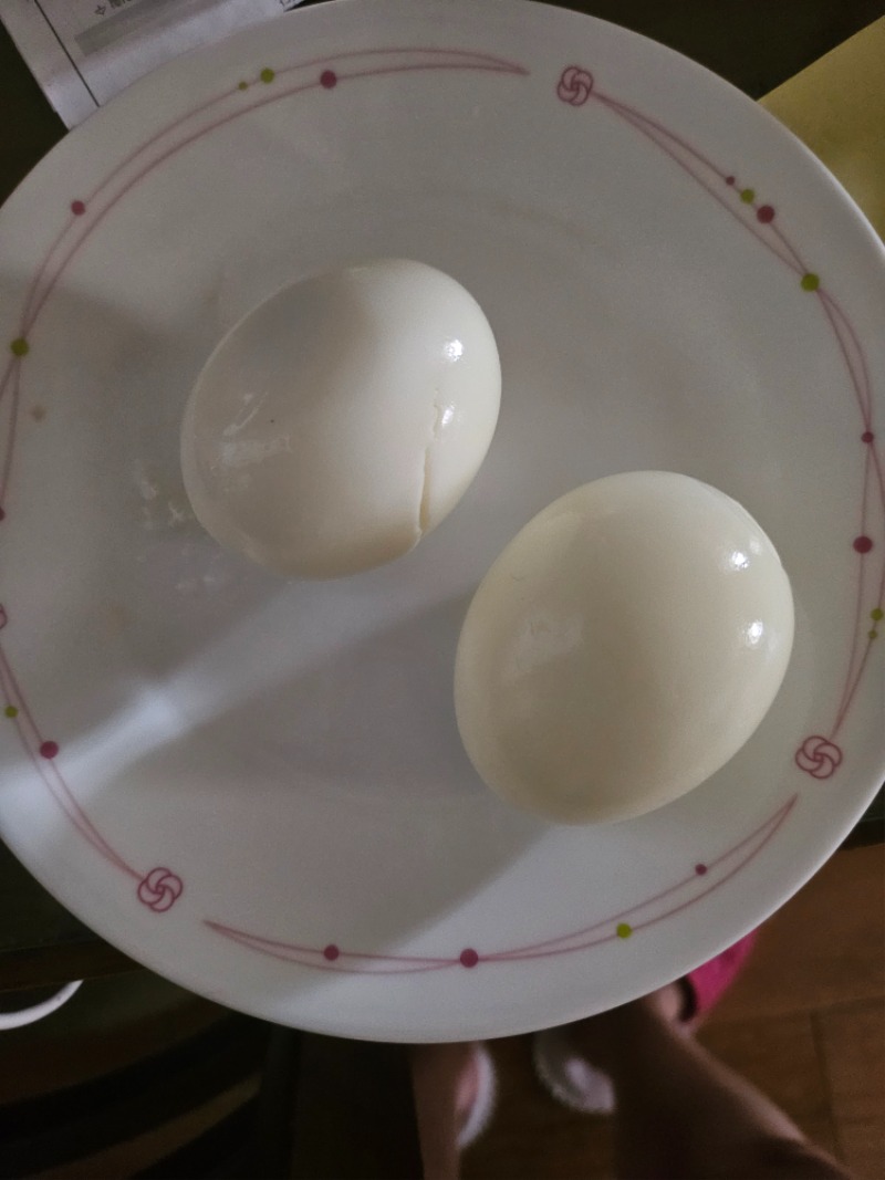오늘점심은 간단히 찐계란 두알~~~