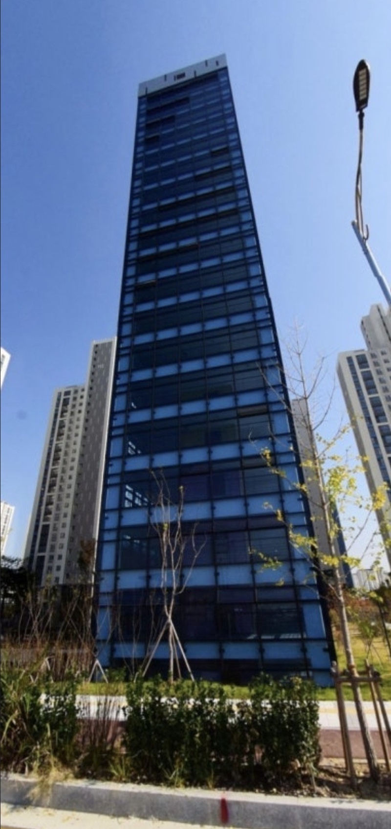 오산 아파트단지에 있는 빌딩의 정체