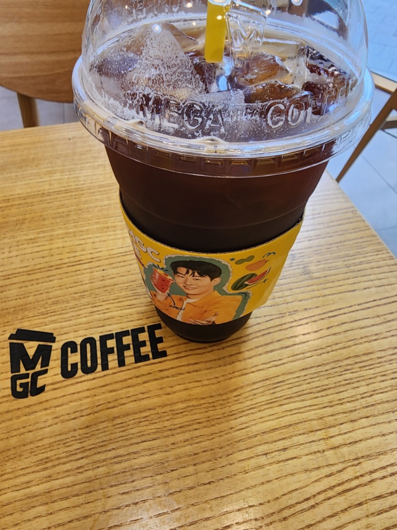 시원한 아아한잔~