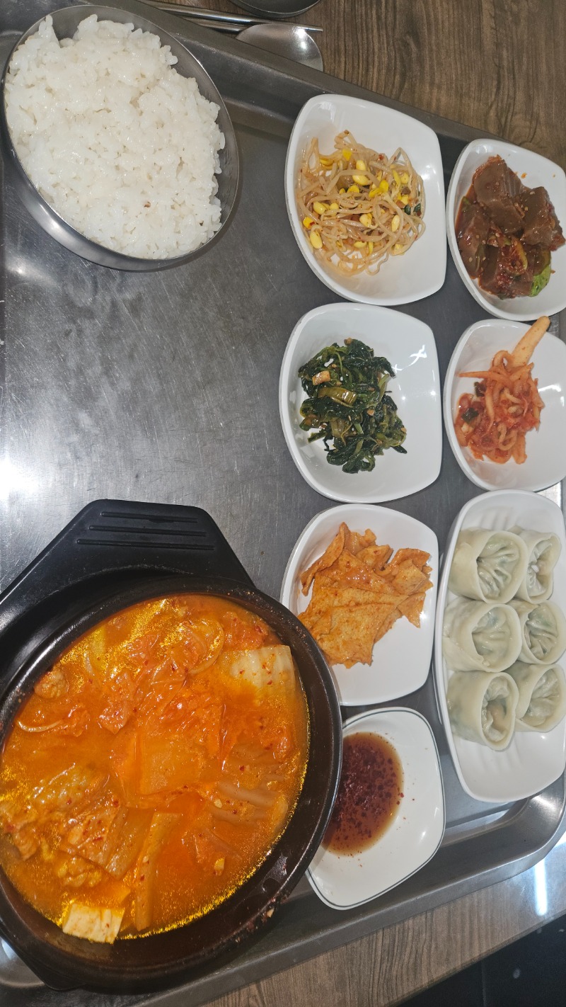 사자 저메추 김치찌개 랑 고기 만두