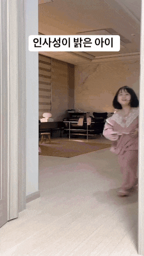 보기만해도 미소가 지어지는 딸의 굿나잇 인사