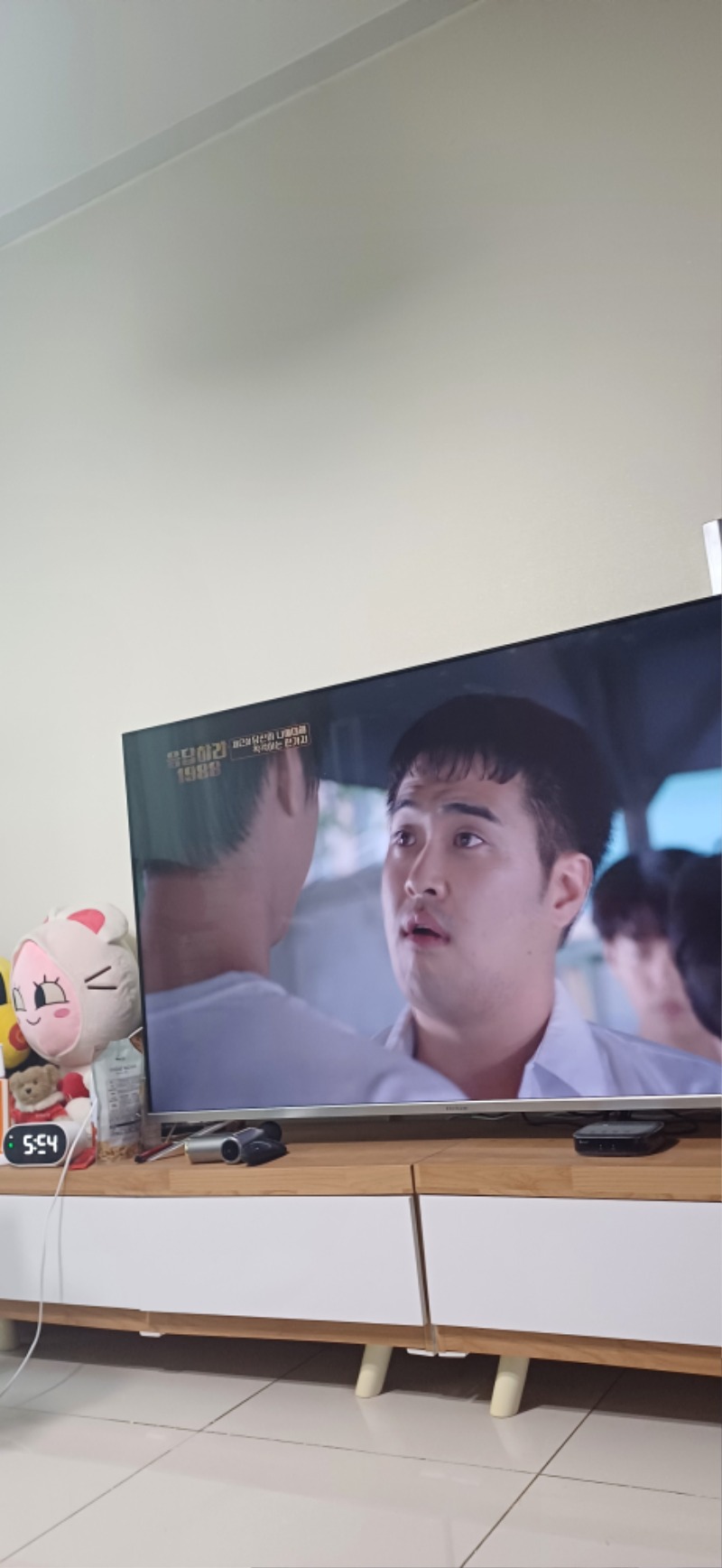 에어컨틀고 응팔시청중~~~