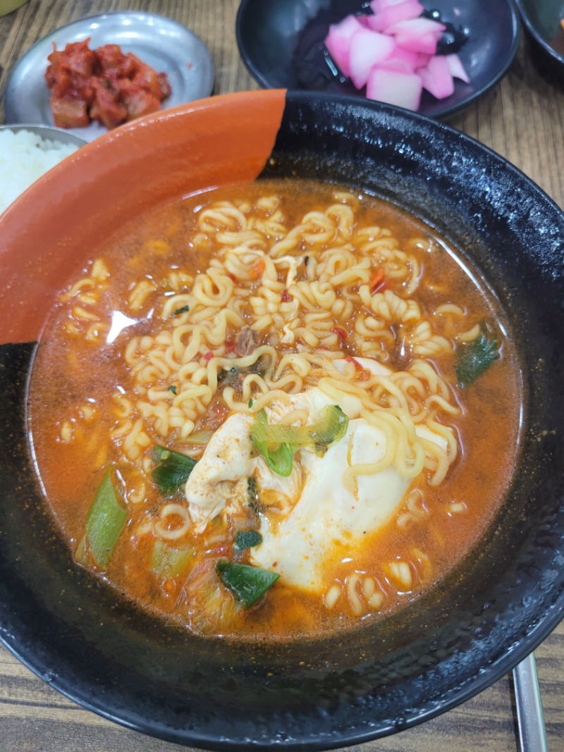 다들맛점하셔용~