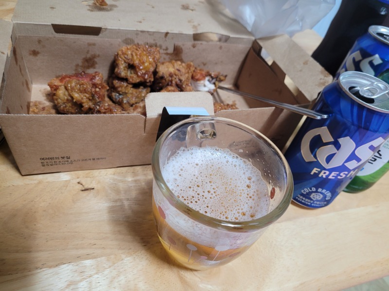 남는건 치킨뿐ㅋ 야식들 챙기세요
