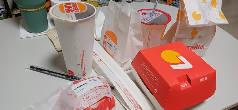 늦은점심 햄버거루~~버거킹 롯데리아 조합