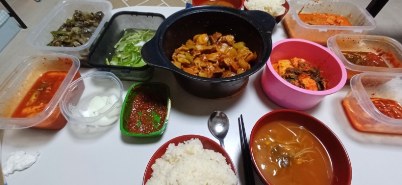 오늘첫끼~~~제육볶음 메인으루
