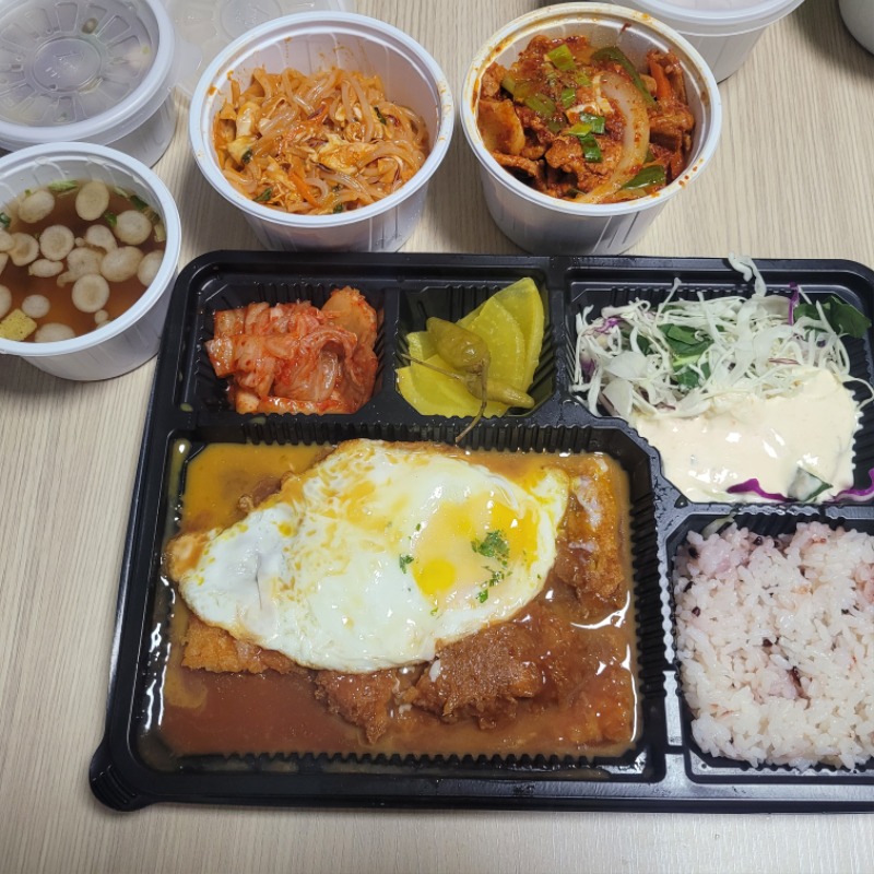 늦은저녁먹습니다~ㅎㅎ 계란 노른자터져서왔네ㅋㅋ