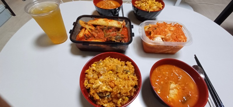 더운대 야식으로 볶음밥과 김치찌개~~~