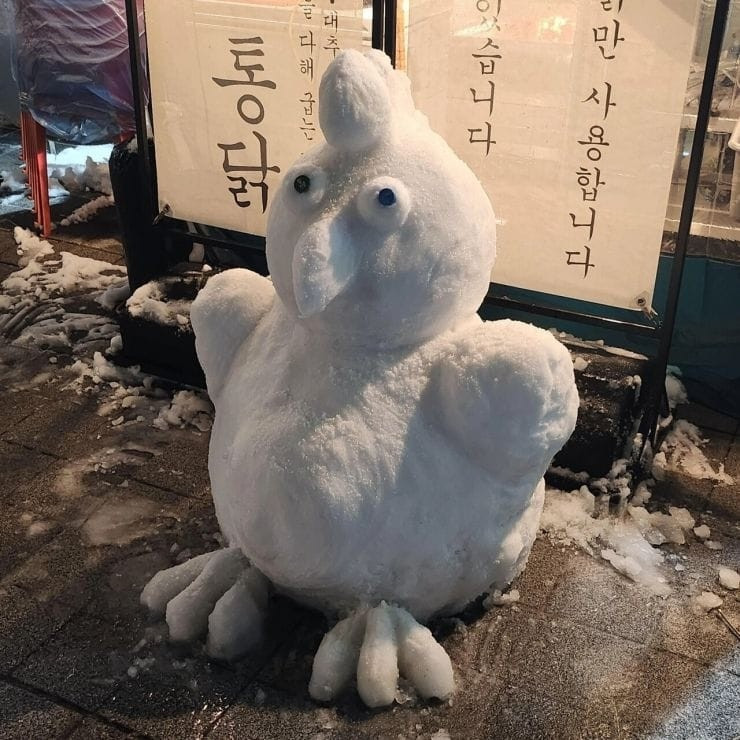 통닭집 앞 눈사람