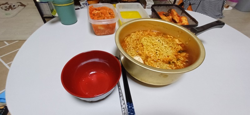 슬롯잃은건 참아도 배고픈거는 못참지~~라면♡