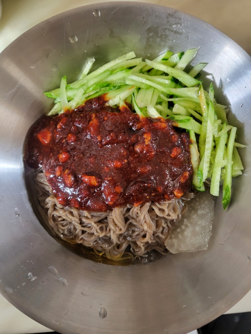 비빔냉면