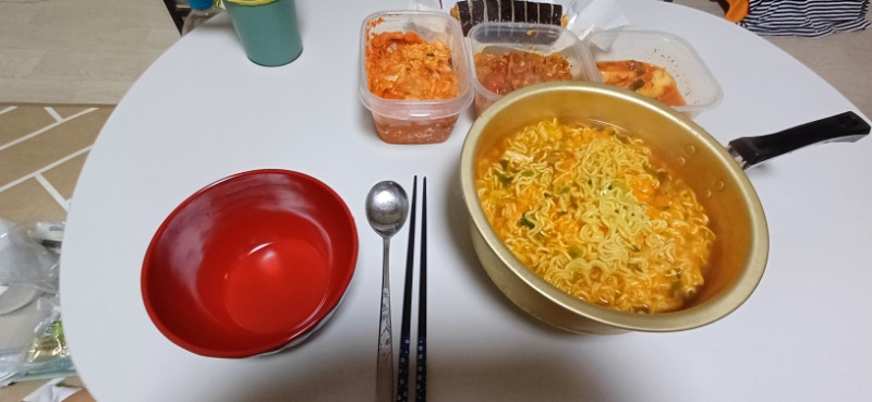오늘에 야식은~~라면에 김밥