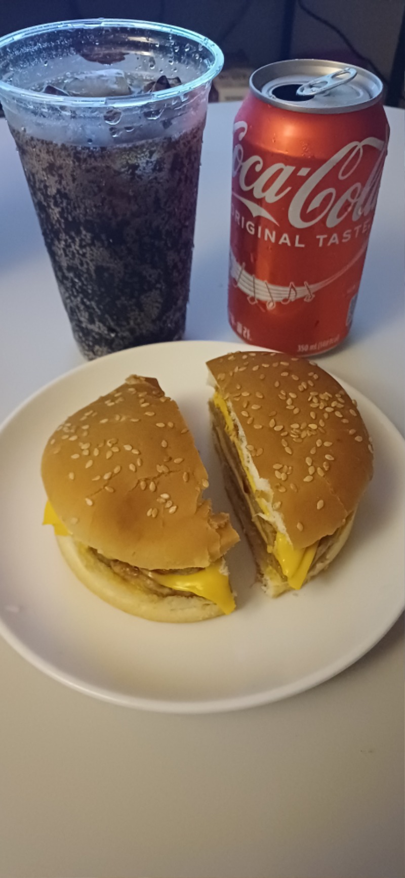 아침밥 먹기전 간식~~~햄버거루