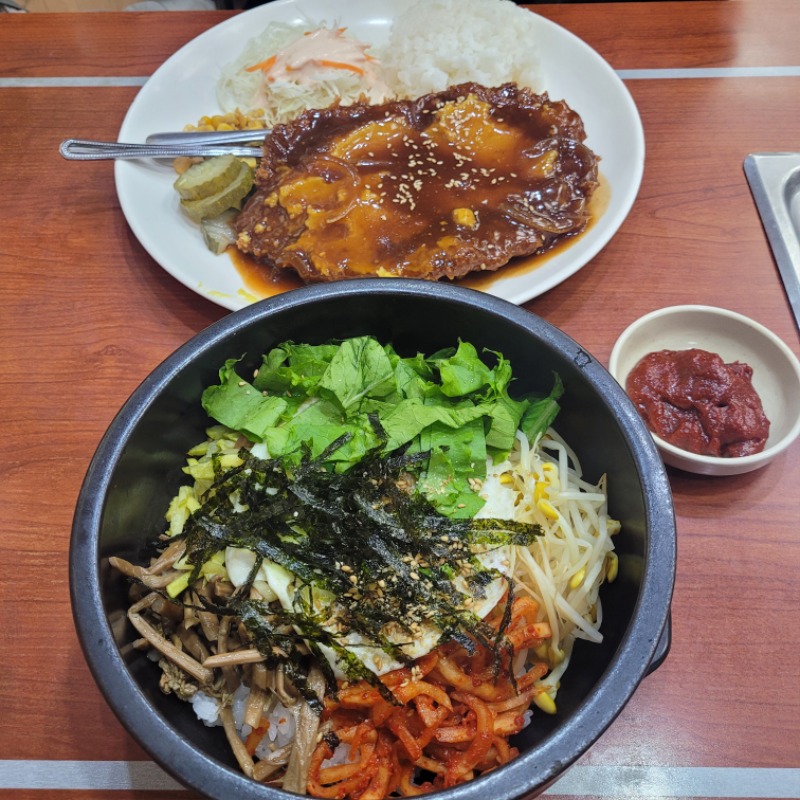 오늘점심은 요곱니다~한입 하시지예~