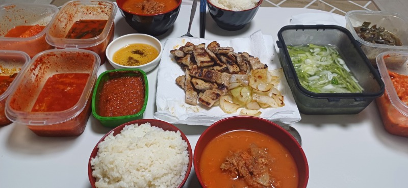 저녁메뉴는~~~메인삼겹살과 김치찌개