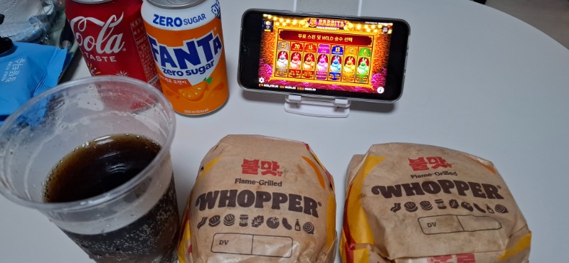 야참 햄버거먹으며 오라매 가즈아~~~^^