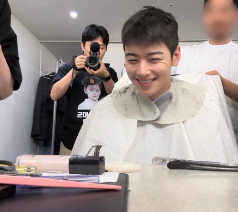 입대 준비 머리 자른 차은우
