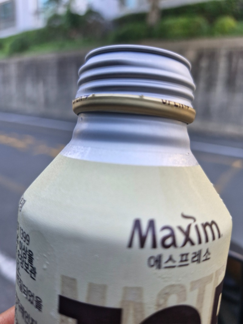 출근전  커피한잔 마시고 ~