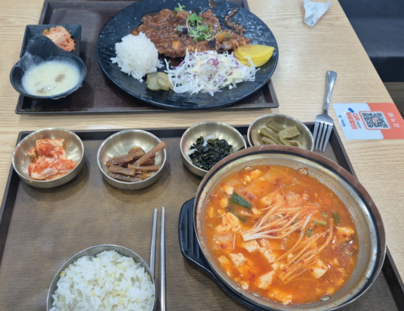 휴게소에서 한끼를..