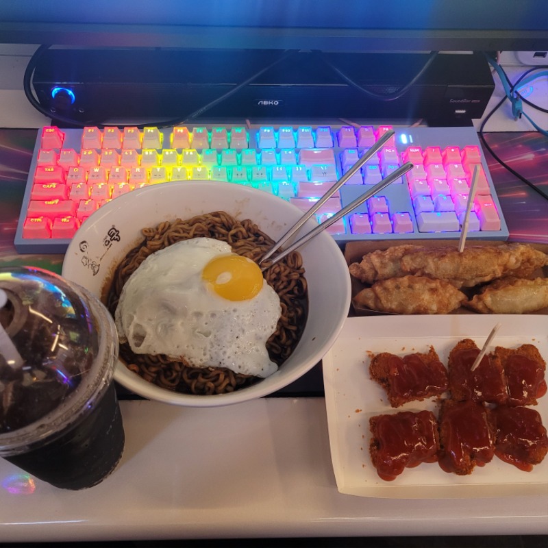 늦은저녁은 피시방에서~간단하게~